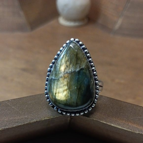 Hand Crafted Jewelry - Elegant Labradorite Ring